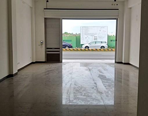 果菜市場旁全新超大店王(140坪有電梯)(市場大門口斜對面) - Image 8