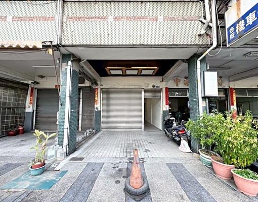 稀有釋出!可店可住!正中清路透天透店!預約看起來!行業談! - Image 1