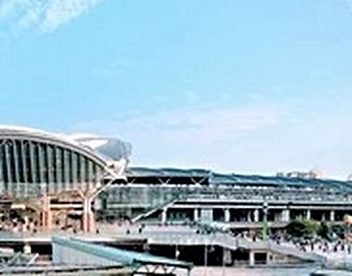 台中大車站門口3樓透天 - Image 1