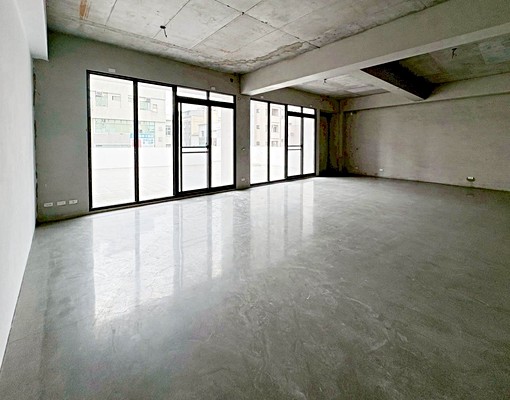 (租)市中心府前路上精華地段全新熱鬧三角窗店面 - Image 9
