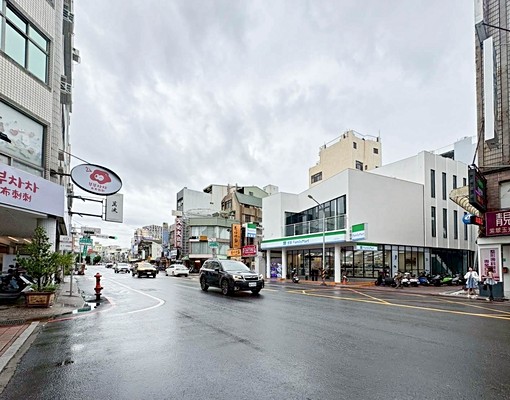 (租)市中心府前路上精華地段全新熱鬧三角窗店面 - Image 1