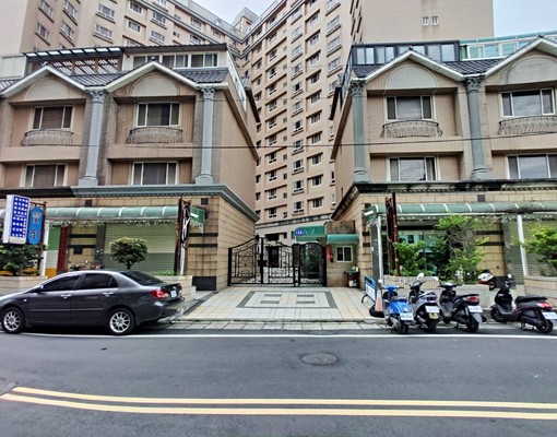蘋果學苑美美四房含平面車位出租月租30,000元！ - Image 8