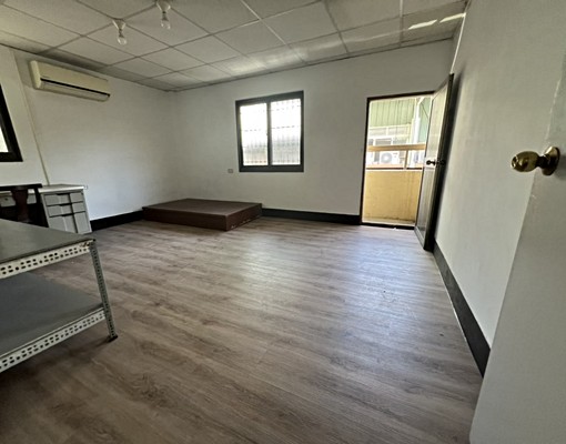 正中友旁整層住家-遷入時可新購床墊洗衣機適合租或小家庭台水電 - Image 1