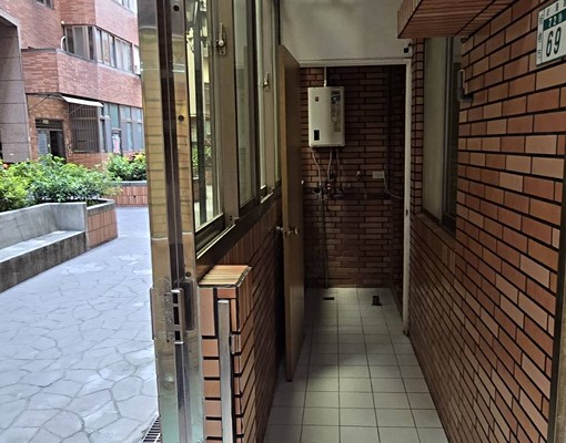 可租補~新埔捷運站~舒適一樓當住家辦公室也可以 - Image 2