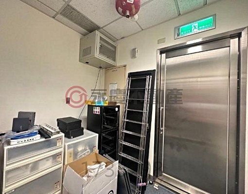 淡水中山路熱鬧店面1樓~3樓使用空間大✨ - Image 4