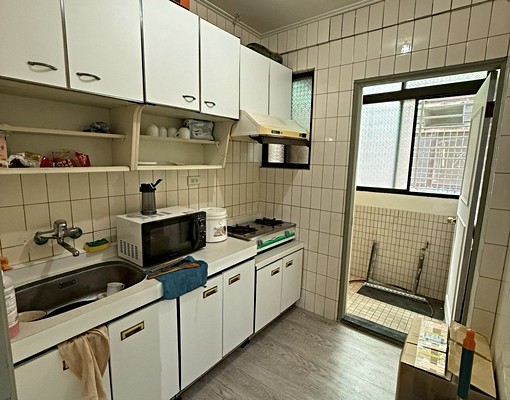 西門站近全新雅房‧垃圾代收‧含網路‧天然瓦斯‧共用廚房陽台 - Image 4