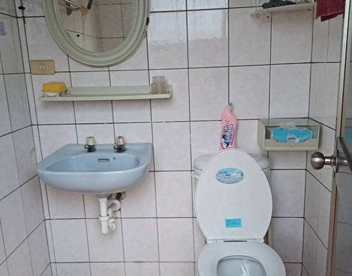 邊間大雅房有陽台廁所獨用及和室光線佳,室內停機車 - Image 5