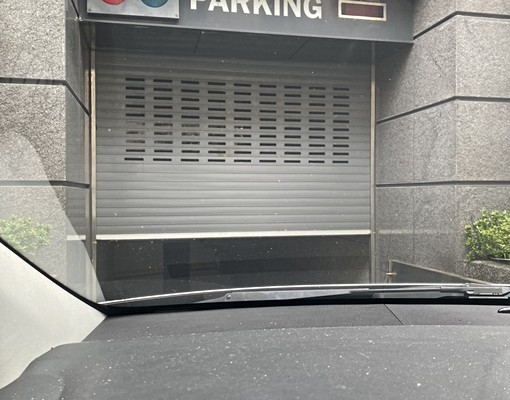 六張犁站旁室內平面停車位很大可停大車可放雜物 - Image 10