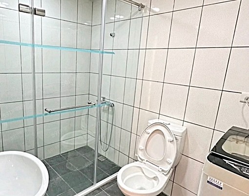 科技大樓設計師裝潢新,家具家電齊全,採光佳可租補 - Image 9