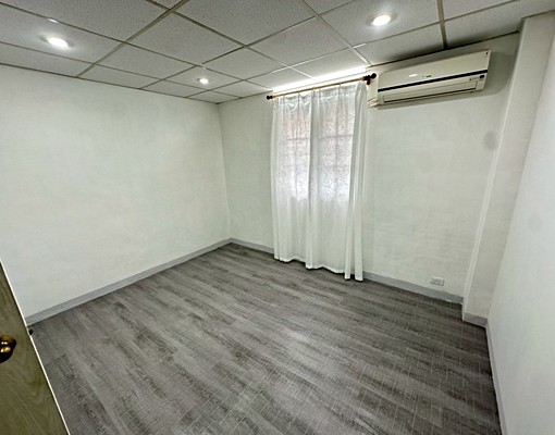 中山路/近捷運/全新粉刷裝潢/屋況如新/大使用空間 - Image 3
