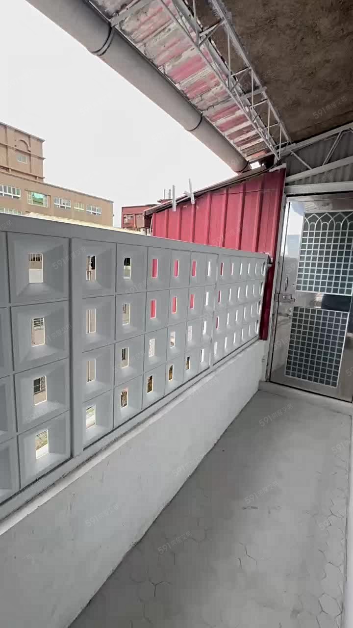 中山路/近捷運/全新粉刷裝潢/屋況如新/大使用空間 - Image 1