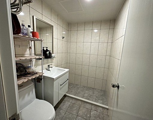 ~住戶單純~雅房分租~配備齊全~即可入住~ - Image 3