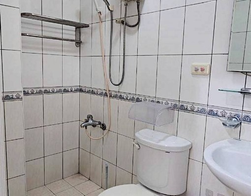 可租補不加價~靜宜商圈~全新變頻冷暖全配備套房 - Image 3