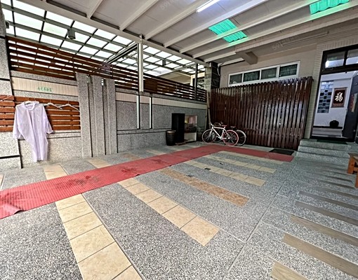 廣東路崇蘭國小旁-頂級別墅型雅房一樓兩戶 - Image 2