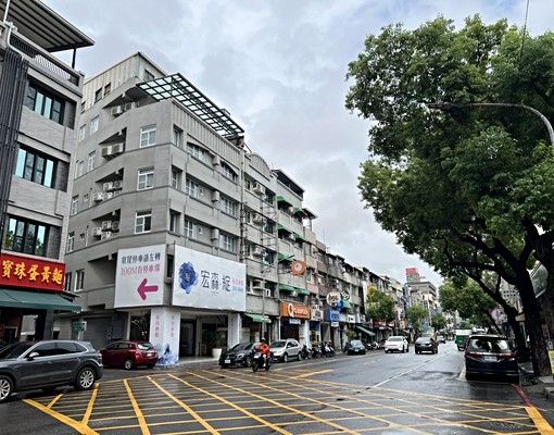 大昌.建工商圈★面全聯三角窗七米面寬透天電梯金店 - Image 1