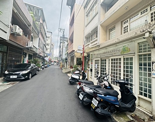 租專任中央路鬧區靜巷可私廚可安親班 - Image 1