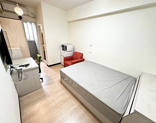 南區首選。租屋補助。陽台獨洗。室內機車位 - Image 2