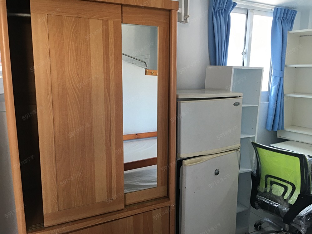 衣櫃冰箱大窗戶兩窗戶