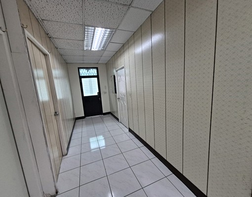 中山國中捷運站旁、運動採光大雅房難得釋出 - Image 5