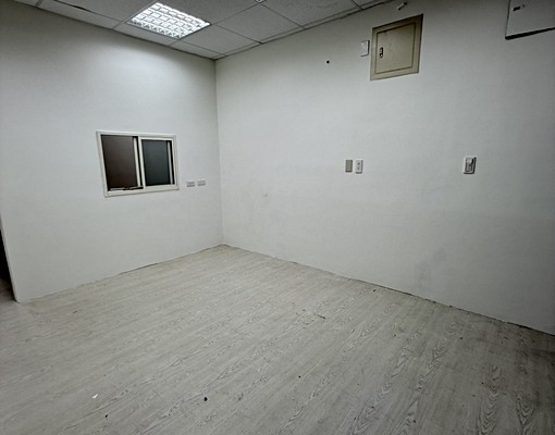 仁愛街一樓門口可停車可申請租補 - Image 1