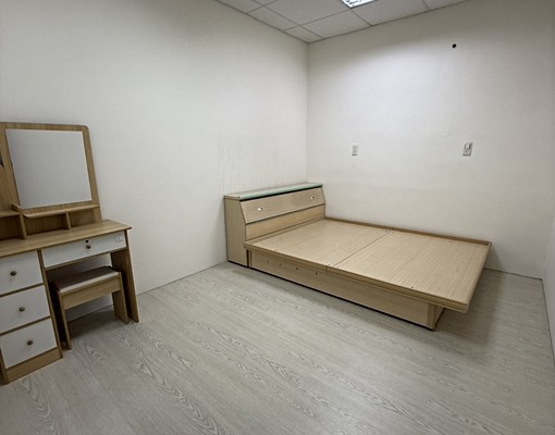 仁愛街一樓門口可停車可申請租補 - Image 3
