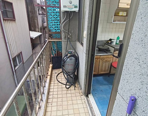 府前商圈陽台大套房~獨立門牌台水台電 - Image 11