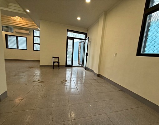 大晟一般租賃~羅東店+住~邊間店面稀有庭園大車位，全新冷氣 - Image 3
