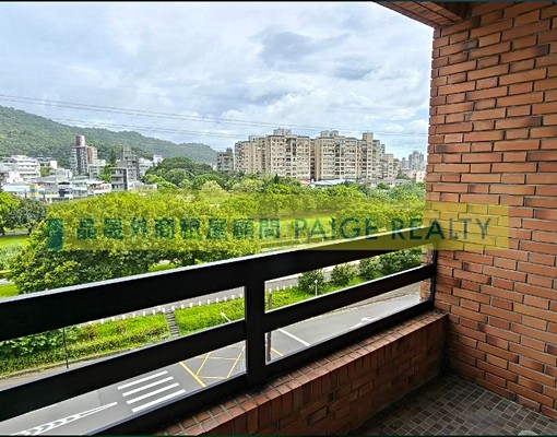 MRT芝山採光河景大宅｜現代簡約×空間感十足×城市 - Image 1