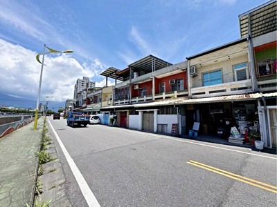 （專任）河畔美景第一排，ㄧ手屋透天稀有釋出/開店自用皆宜