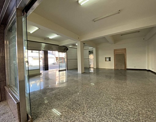 大玉井三角窗黃金大店面 - Image 1