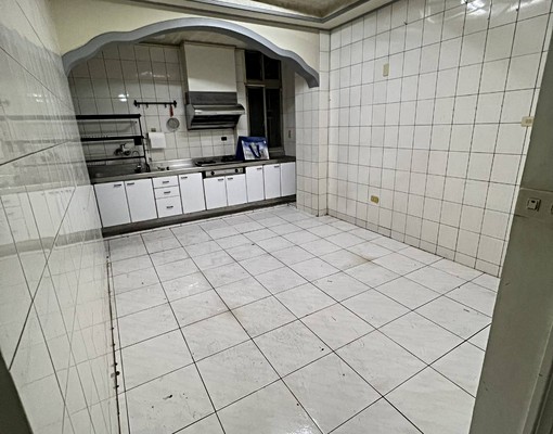 永康區中正路上黃金店住／文武百業住商合一／地段醒目車水馬龍 - Image 9