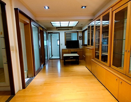 可租補~近巨城旁冷氣兩房~附家具 - Image 4