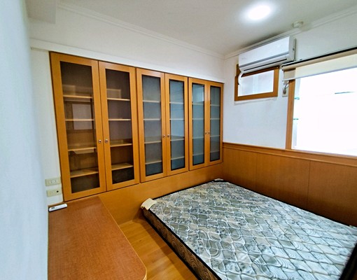 可租補~近巨城旁冷氣兩房~附家具 - Image 8