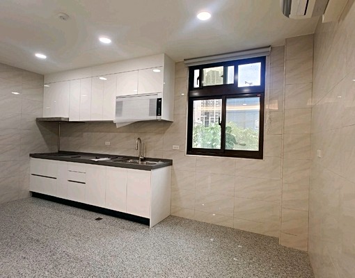 出價就談🍎/中路特區主建約50坪大三房車/家具可談 - Image 8