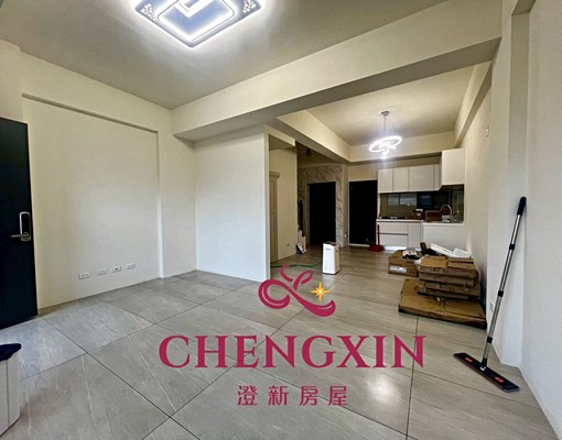 全新電梯別墅*可隔四房*稀有招租*竹南園區人最愛 - Image 1