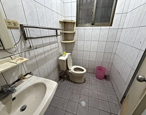 虎尾市中心通風採光佳門口專屬車位 - Image 4