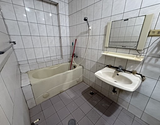 虎尾市中心通風採光佳門口專屬車位 - Image 5
