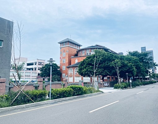 苗栗市文華國小旁三房華廈+車位 - Image 2