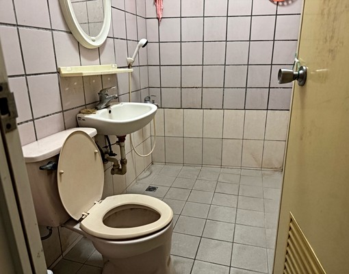 市區生活機能方便，鄰近公園鬧中取靜 - Image 2