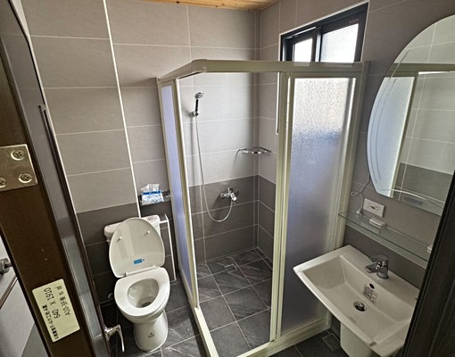 斗六石柳路全新剛交屋透天套房出租,附全新家俱電器和設備 - Image 6