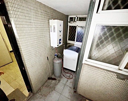 捷運府中5分【電梯1房1廳】大露臺★景觀高樓★垃圾代收 - Image 5