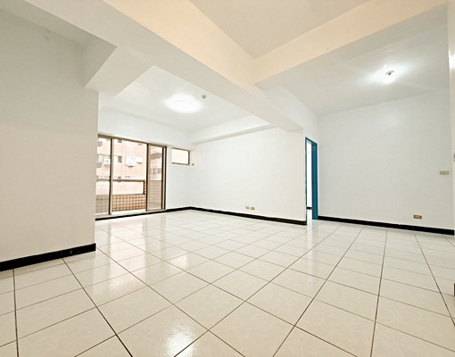 採光正三房:可入戶籍租補報稅:電梯:前後陽台 - Image 3