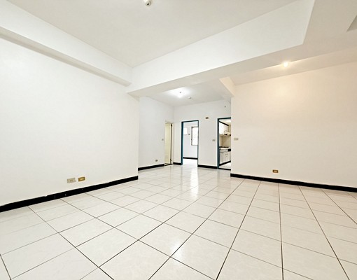 採光正三房:可入戶籍租補報稅:電梯:前後陽台 - Image 5