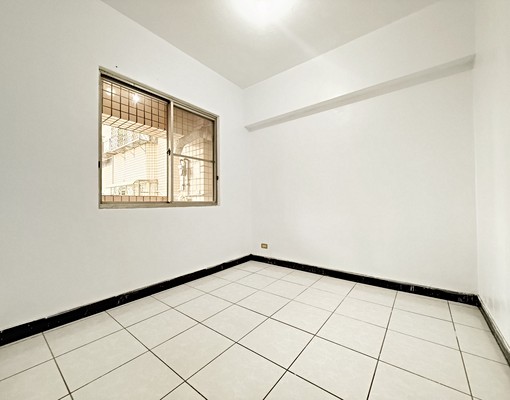 採光正三房:可入戶籍租補報稅:電梯:前後陽台 - Image 9