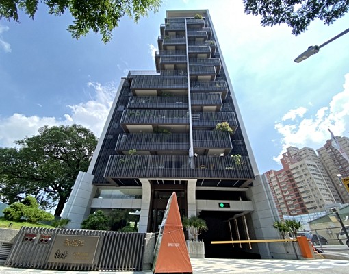 左營｜近高鐵．公園旁｜高樓景觀宅｜3改2房＋平車 - Image 1