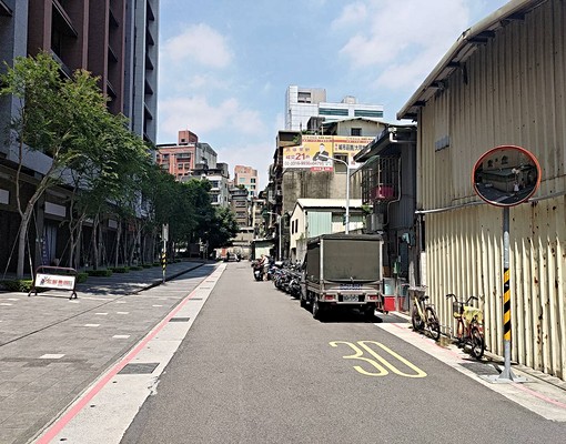 鄰近民權西路站平面大車位 - Image 12
