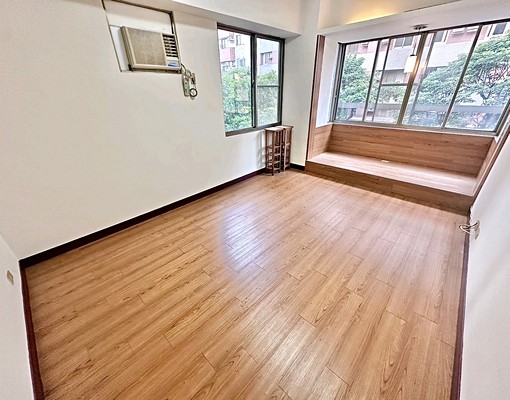 南屯精華地段稀有大大坪數正四房💖可租補全新整理美美木質地板 - Image 13