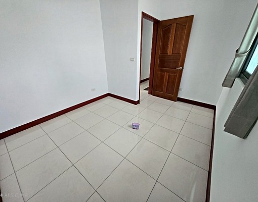 彰化醫院舊館國小可雙車大面寬透天 - Image 3