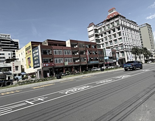 梧棲區大智路二段黃金店面面寬臨路方正面寬~租店面一樓約20坪 - Image 1