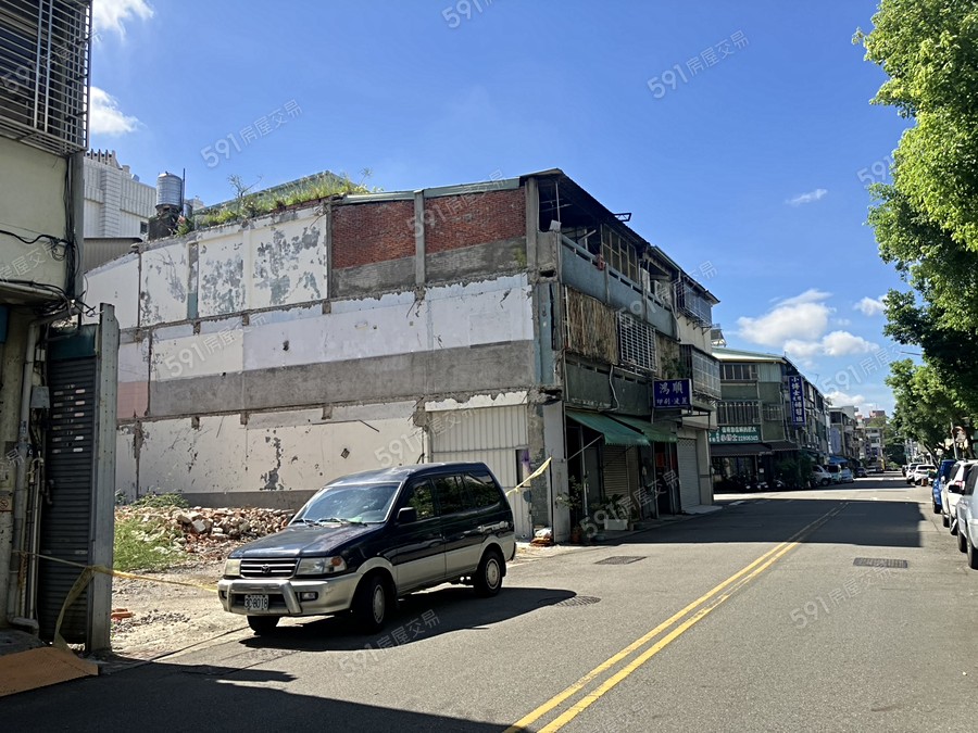 登鴻富御實景圖